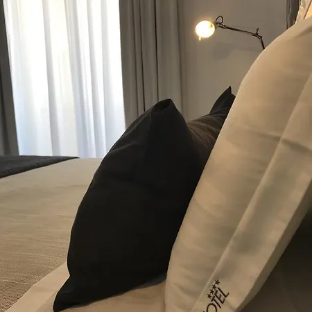 מלון Quihotel 4*